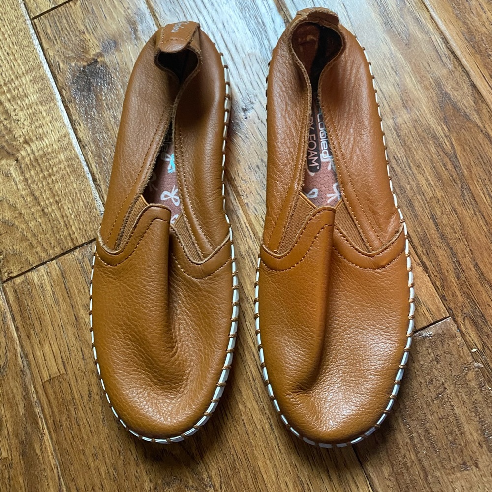 Skechers brown/tan air cooled memory foam